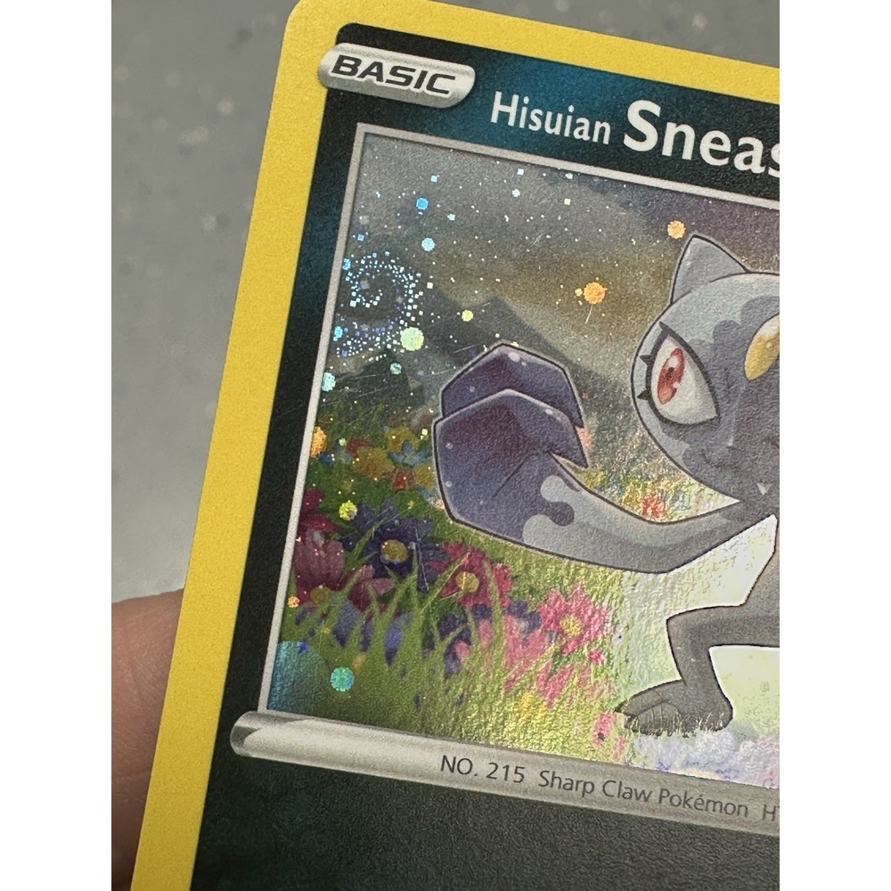 CRAZY Fart Swirl ๐ MISCUT ERROR alignment dot! Hisuian Sneasel 092/189 holoโ - Picture 3 of 11